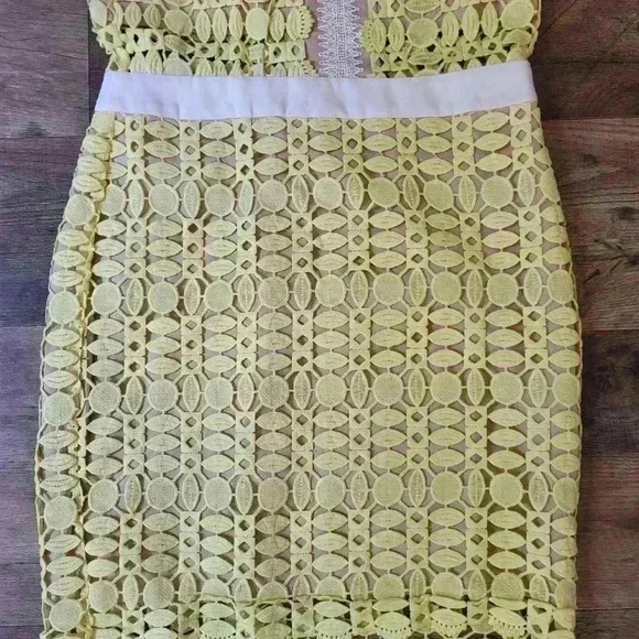 NWT Endless Rose Crochet Lace Overlay Dress Size M - Picture 3 of 13